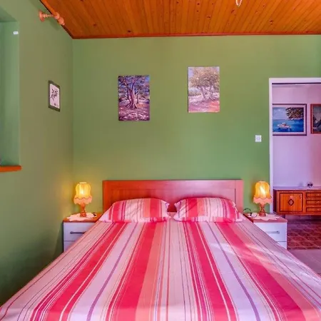 Blamax With Terrace And Sea View Mali Lošinj