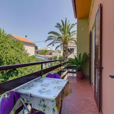Apartment Blamax With Terrace And Sea View Mali Lošinj