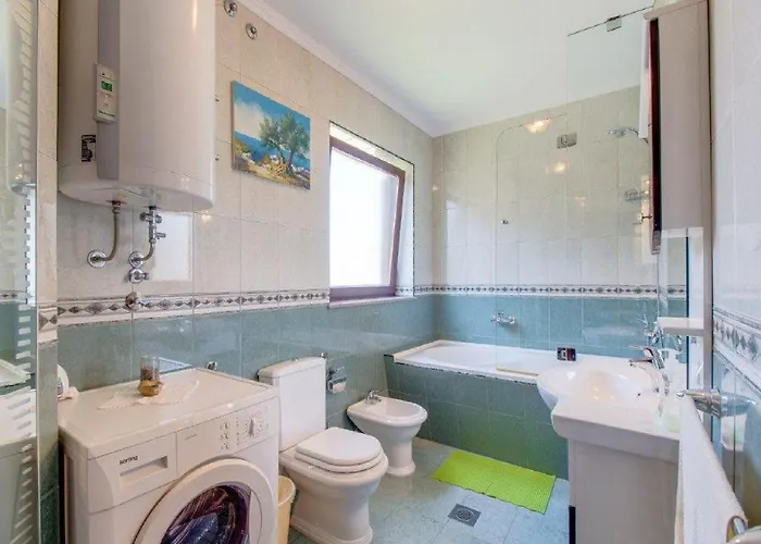 Blamax With Terrace And Sea View דירה מאלי לוסיניי